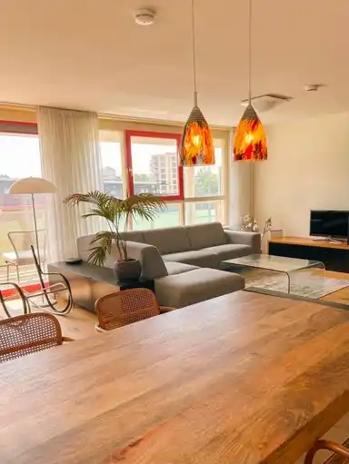 96m2 Appartement à louer pour 2175€/mois à Donker Curtiusstraat, The Hague