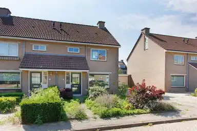 140m2 house to rent for 1275€/month in De Veldse Hofstede, Zetten