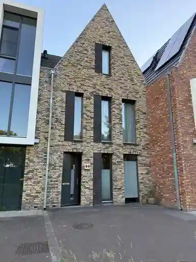 130m2 maison à louer pour 2495€/mois à Turfberg, Roosendaal