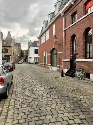 165m2 Haus zur Miete für 2250€/Monat in Uitbelderstraat 1A-12, Maastricht