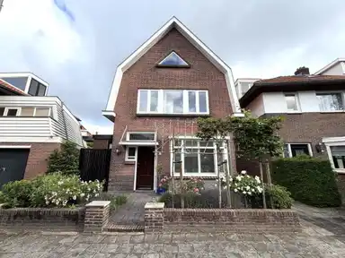 156m2 maison à louer pour 3500€/mois à Overakkerstraat, Breda