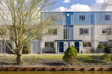 124m2 house to rent for 2665€/month in Lange Sloot 38, Velserbroek