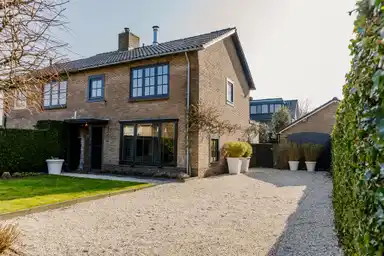 105m2 maison à louer pour 4500€/mois à Graafland 22, Laren