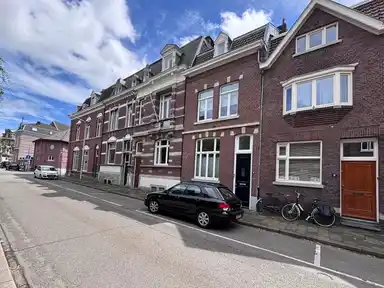 165m2 maison à louer pour 2750€/mois à Bourgognestraat, Maastricht