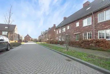 149m2 Haus zur Miete für 2585€/Monat in Gerard Bleekerstraat, Waddinxveen