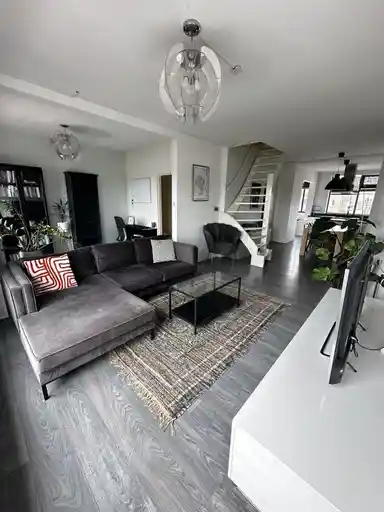 109μ² Διαμέρισμα προς ενοικίαση για 2100€/μήνα σε Baambruggestraat, The Hague