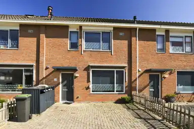 m2 maison à louer pour 932.93€/mois à Evertsenstraat 9, Dinteloord