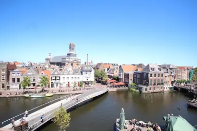 80m2 Appartamento in affitto per 2300€/mese a Aalmarkt, Leiden