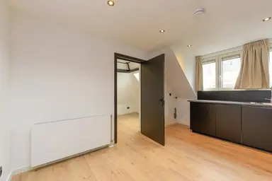 26m2 studio à louer pour 1086€/mois à 1e Middellandstraat, Rotterdam