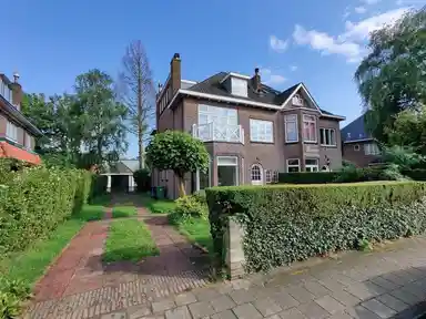 193m2 maison à louer pour 5100€/mois à De Lus, Wassenaar
