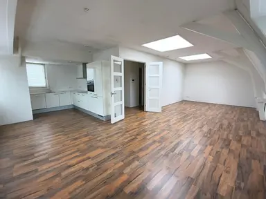 124m2 Appartement à louer pour 2500€/mois à Spoorstraat 36C, Hilversum