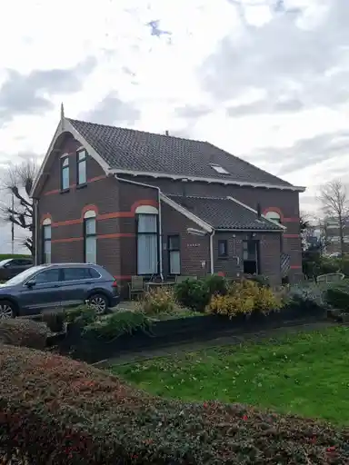 213m2 anti-squat to rent for 1680€/month in Rivierdijk 519, Hardinxveld-Giessendam