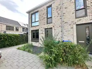 117m2 house to rent for 2385€/month in Cornelia de Langeweg 75, The Hague
