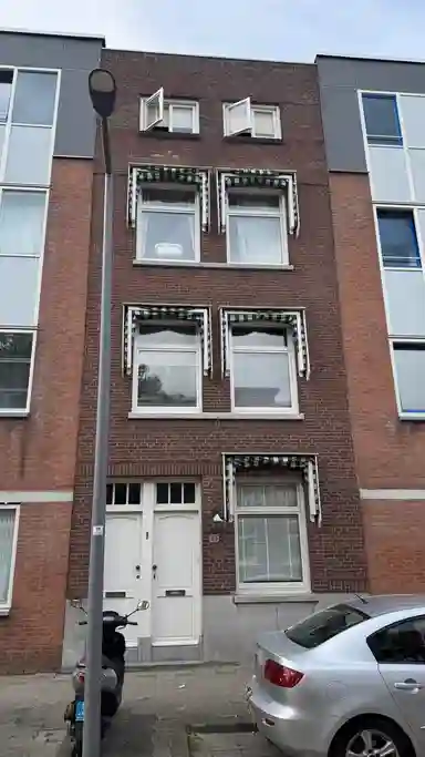 80m2 Appartement à louer pour 2150€/mois à Korfmakersstraat, Rotterdam