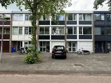 170m2 maison à louer pour 4250€/mois à Noordhollandstraat, Amsterdam