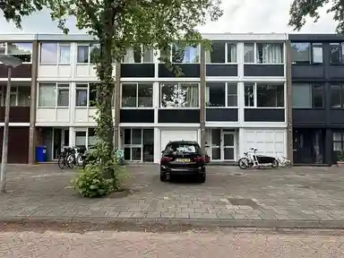 170m2 maison à louer pour 4250€/mois à Noordhollandstraat, Amsterdam