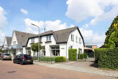 182m2 house to rent for 2700€/month in Worth Rhedenseweg 2, Rheden