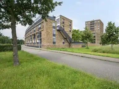140m2 Appartement à louer pour 2100€/mois à Atletenbaan 39C, Maastricht