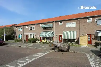 56m2 maison à louer pour 944€/mois à Frederik van Eedenlaan, Leiden