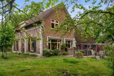 195m2 house to rent for 4500€/month in Hoofdweg 84, Loenen