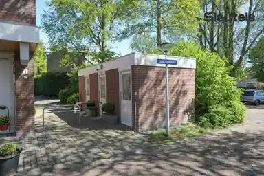 95m2 maison à louer pour 1244€/mois à Lepelaarsoord, Leiden