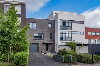 222m2 house to rent for 2600€/month in Marsstraat, Almere