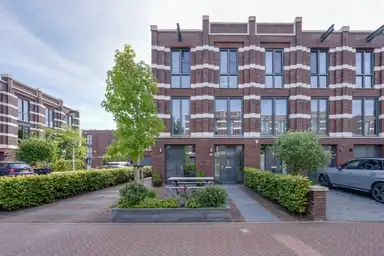 191m2 Haus zur Miete für 2950€/Monat in Thalassa 25, Wormerveer