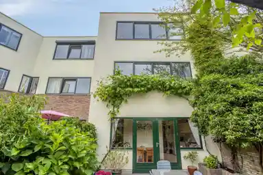 142m2 maison à louer pour 2500€/mois à Maria Montessoripad 40, Leiden
