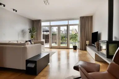 176m2 huis te huur voor 3750€/maand in Tinbergenlaan, Rotterdam