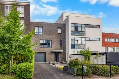 222m2 house to rent for 2600€/month in Marsstraat 4, Almere