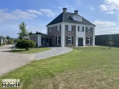 250m2 Casa in affitto per 2950€/mese a Veerweg, Eck en Wiel