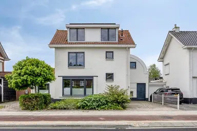 247m2 Haus zur Miete für 3495€/Monat in Aimé Bonnastraat, Vianen