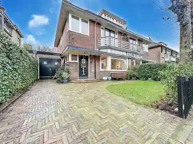 165m2 house to rent for 3850€/month in Rijnegomlaan 55, Aerdenhout