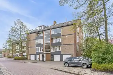 120m2 apartment to rent for 1950€/month in Valeriuslaan 22, Uithoorn