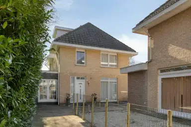 214m2 house to rent for 2995€/month in Mahatma Gandhistraat, Rotterdam