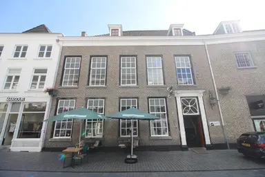 140m2 Appartamento in affitto per 2100€/mese a Halstraat, Breda