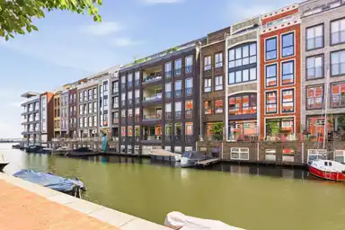 127m2 maison à louer pour 3800€/mois à Narva-eiland 209, Amsterdam
