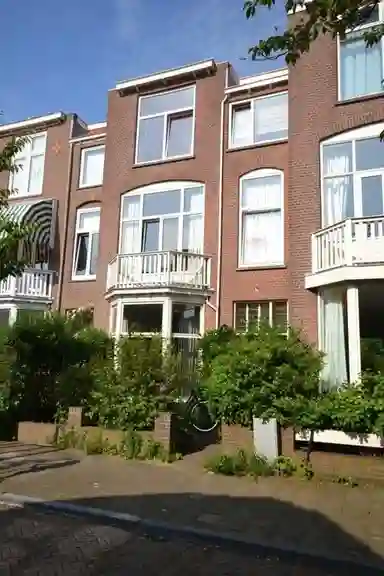 204m2 maison à louer pour 3200€/mois à Eikstraat 17, The Hague