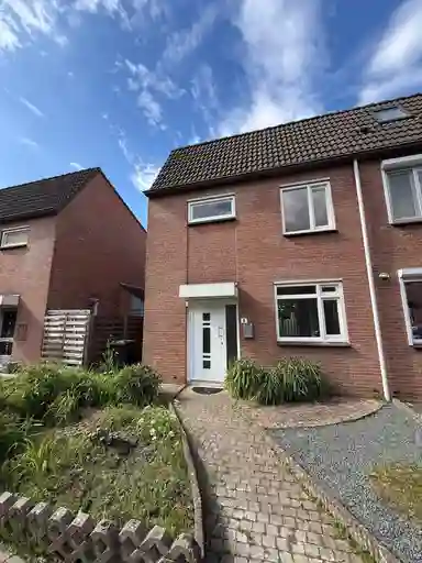 98m2 house to rent for 1125€/month in Oestererf, Heerlen