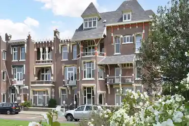 125m2 flat to rent for 2990€/month in Statenplein 1, The Hague