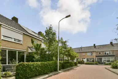 122m2 maison à louer pour 2450€/mois à Jan van Bergenstraat 54, Heemskerk