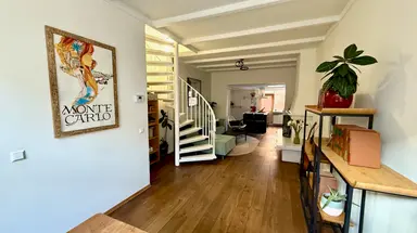 92m2 Haus zur Miete für 2795€/Monat in Kruidentuinen, The Hague