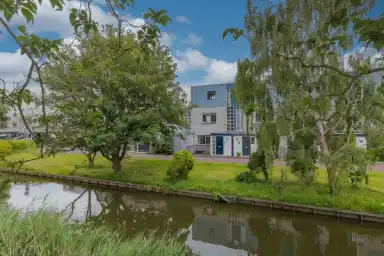 124m2 maison à louer pour 2665€/mois à Lange Sloot, Velserbroek