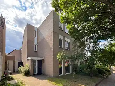 132m2 huis te huur voor 2300€/maand in De Bussels, Veldhoven