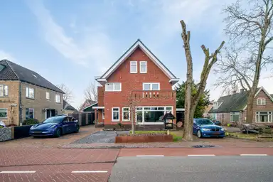 215m2 house to rent for 3100€/month in Kerkplein 16, Sint Pancras
