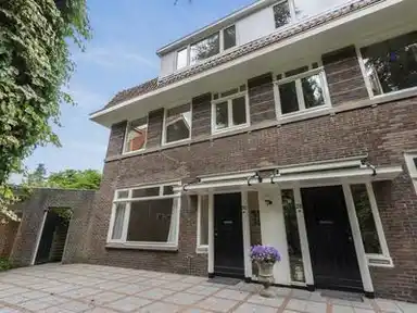 184m2 huis te huur voor 6250€/maand in Apollolaan 30, Amsterdam