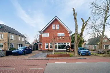 215m2 house to rent for 3100€/month in Kerkplein 16, Sint Pancras