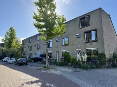 104μ² μονοκατοικία προς ενοικίαση για 2350€/μήνα σε Aletta Jacobs-erf, Dordrecht