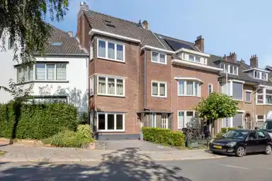 84m2 maison à louer pour 2100€/mois à Pastoor Kribsweg, Maastricht
