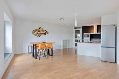 91m2 Appartement à louer pour 2300€/mois à Oosterbakenpad, Hoogvliet